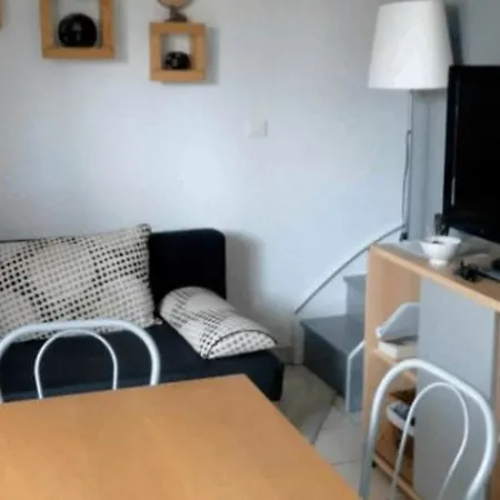 House With 2 Bedrooms In With Pool Access And Furnished G